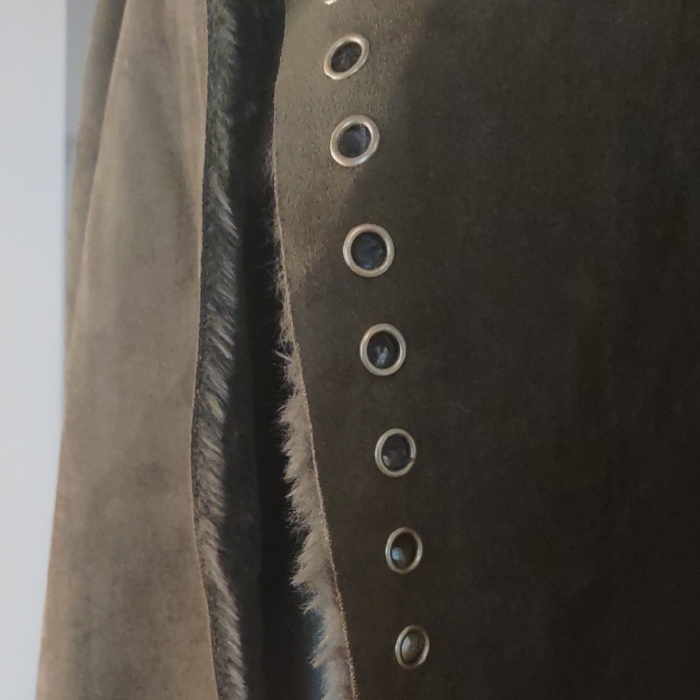 Love Token Olive Green Soft Suede-like Rabbit Fur Collar with Metal Stud Detail - Picture 6 of 13